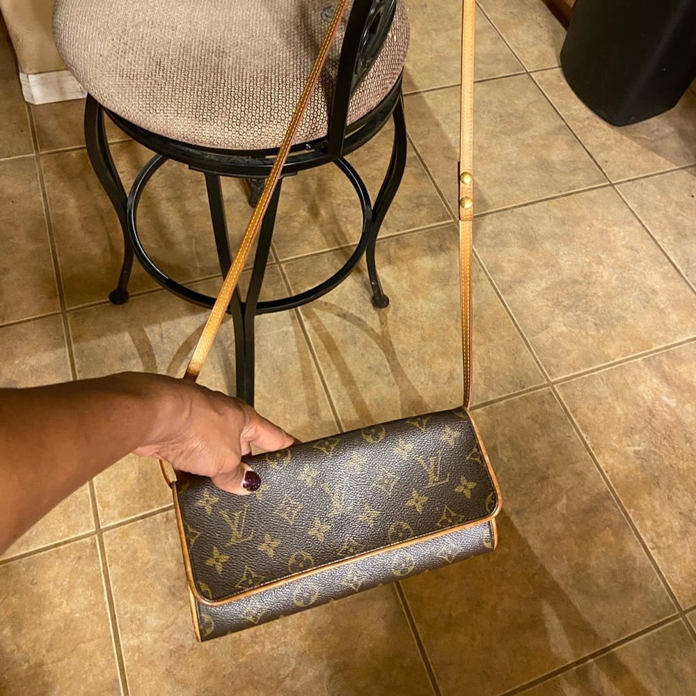 LV Pochette Twin GM